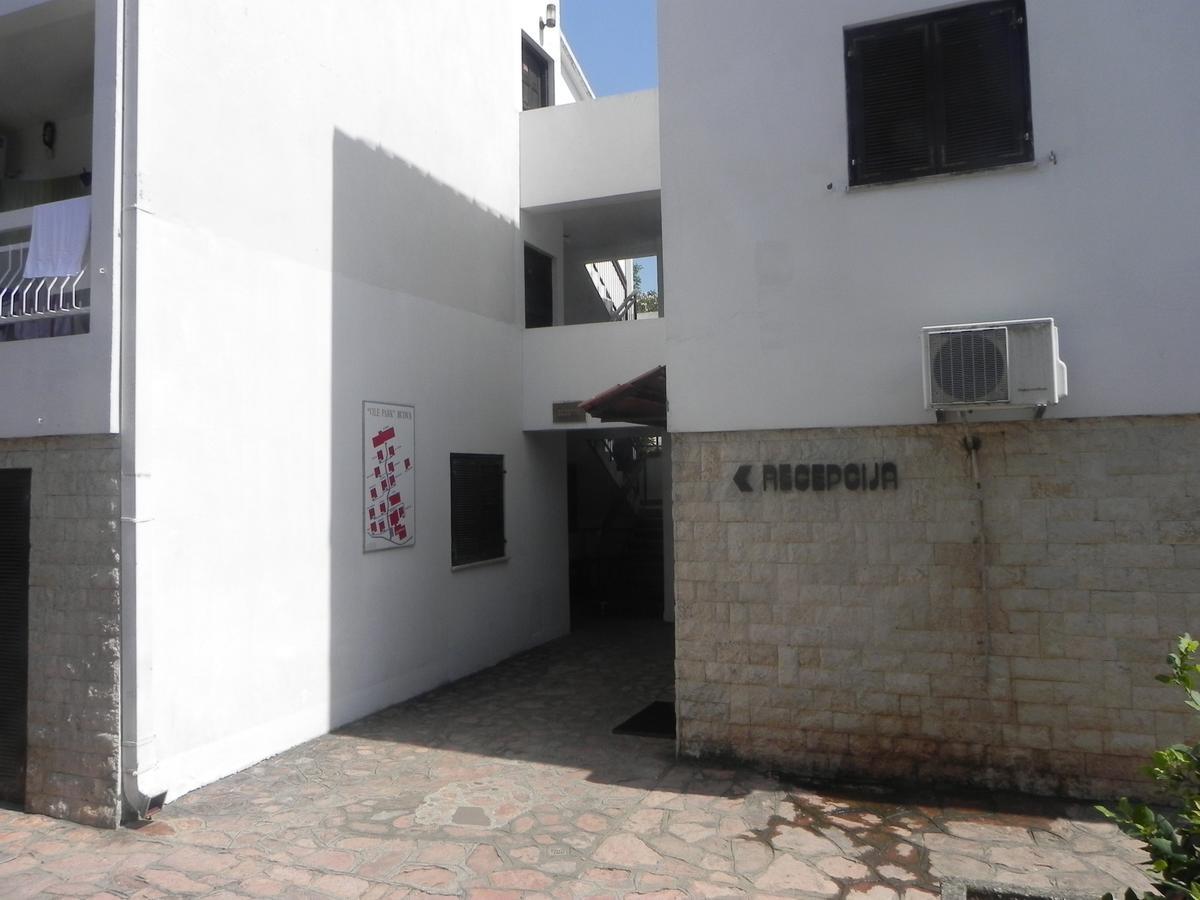 Holiday Park Vile Park Budva Bagian luar foto
