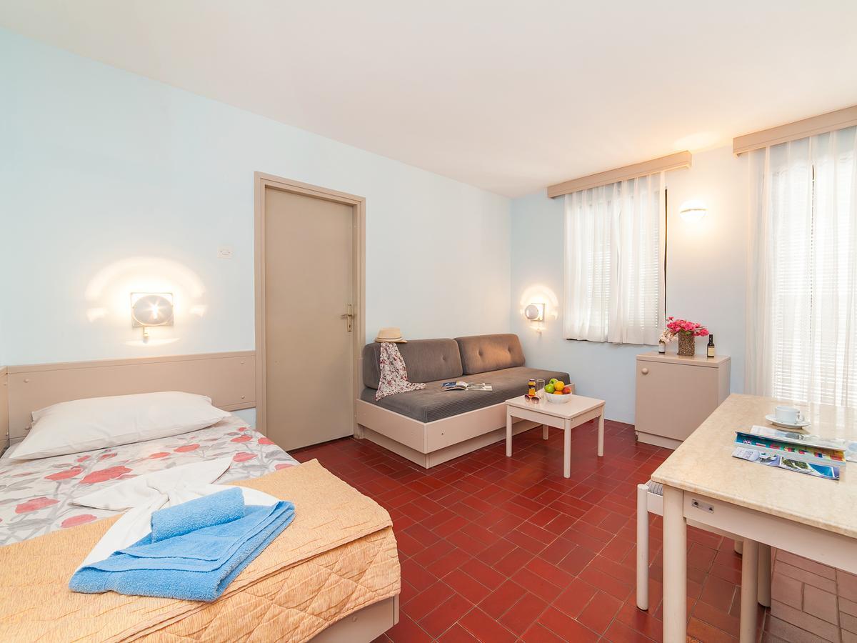 Holiday Park Vile Park Budva Bagian luar foto